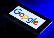 گوگل سرعت لود سایت و تجربه کاربری را در رتبه بندی نتایج اعمال میکند . 