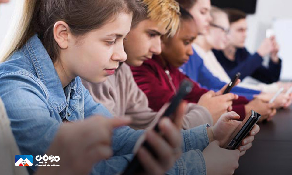افزایش استفاده از شبکه اجتماعی سبب کاهش رضایت نوجوانان از زندگی