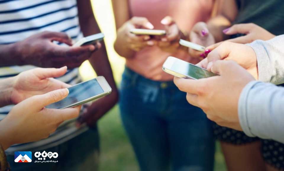 خطرات استفاده از گوشی هوشمند روی سلامت 18 تا 24 سا‌ل‌ها